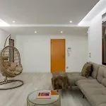 Spacious 3-bedroom Near Airport Appartamento Lisbona