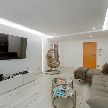 Апартаменты Spacious 3-bedroom Near Airport