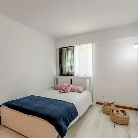 Spacious 3-bedroom Near Airport Lisbona