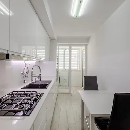 Spacious 3-bedroom Near Airport Appartamento *