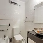 Daire Spacious 3-bedroom Near Airport