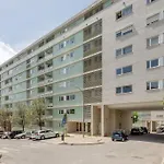 Daire Spacious 3-bedroom Near Airport *