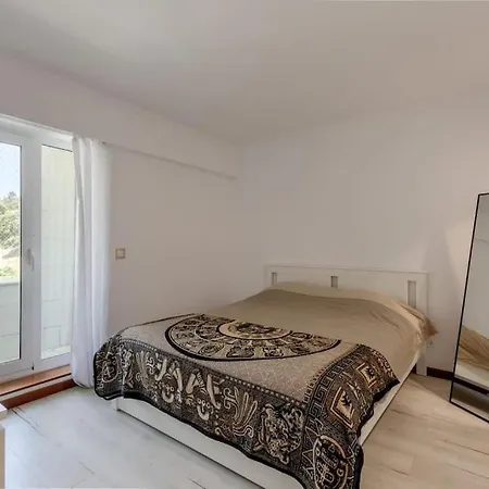 Spacious 3-bedroom Near Airport דירה ליסבון