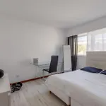 Διαμέρισμα Spacious 3-bedroom Near Airport