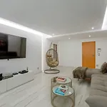 Spacious 3-bedroom Near Airport