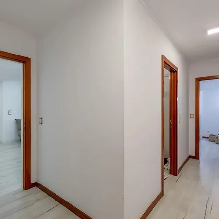 Spacious 3-bedroom Near Airport * Лісабон